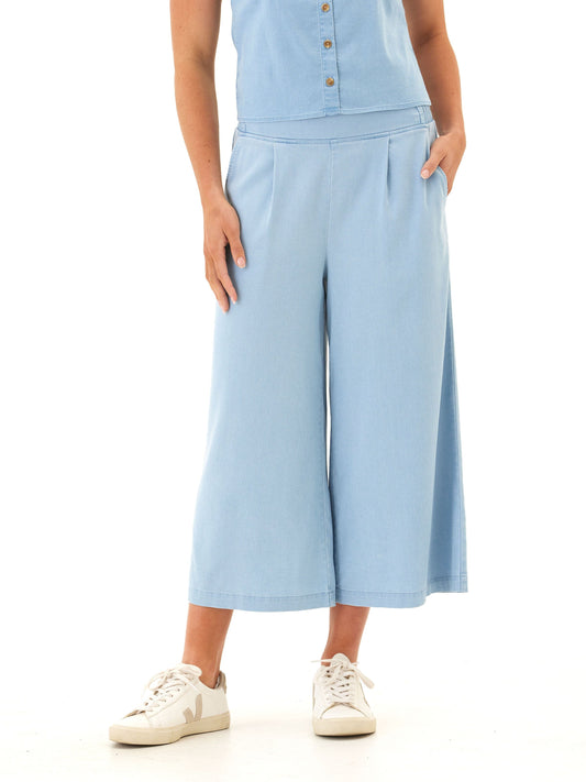 Alora Stretch Chambray Capri Pant