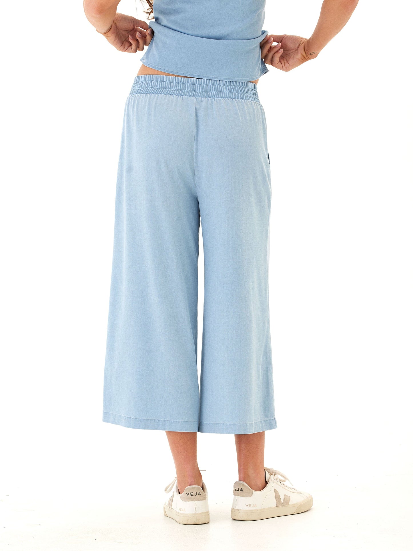 Alora Stretch Chambray Capri Pant