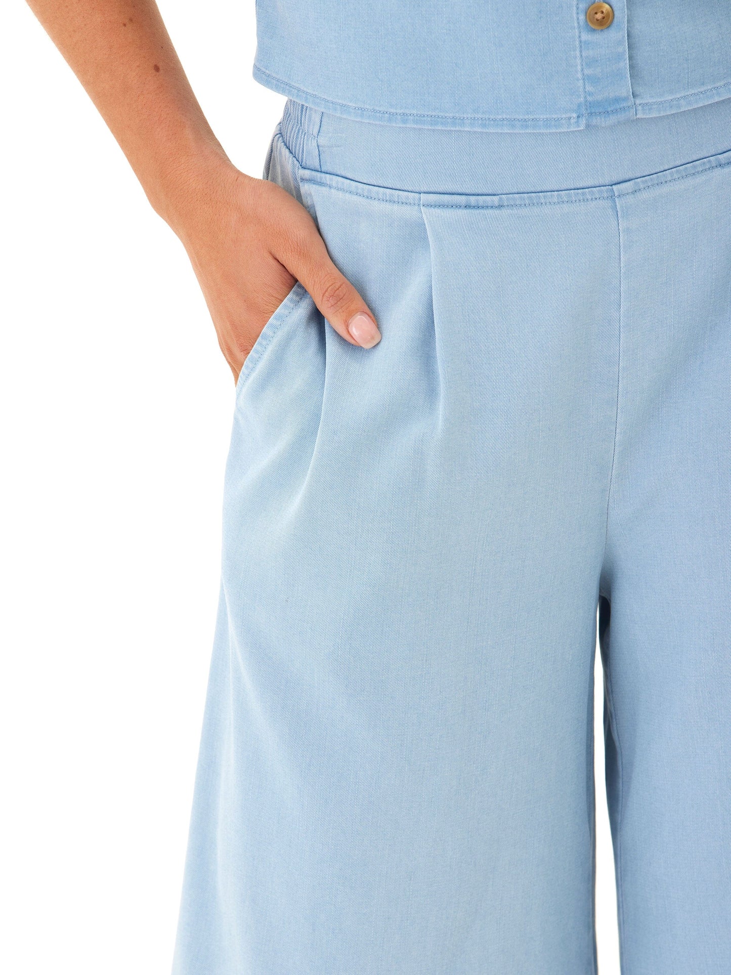 Alora Stretch Chambray Capri Pant