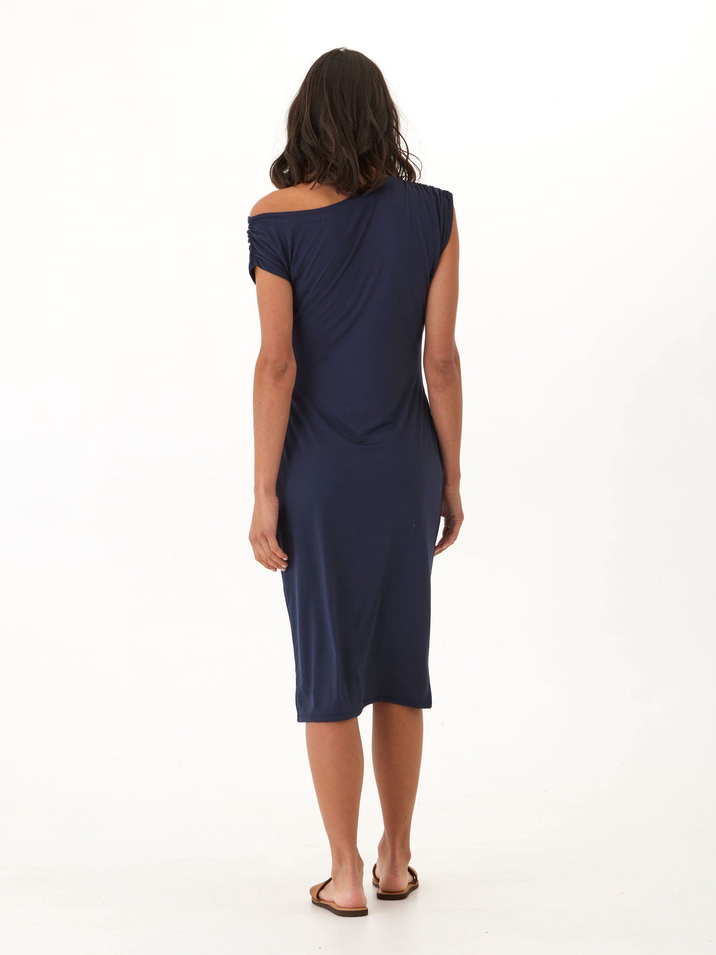 Leoni Luxe Jersey Ruched Midi Dress