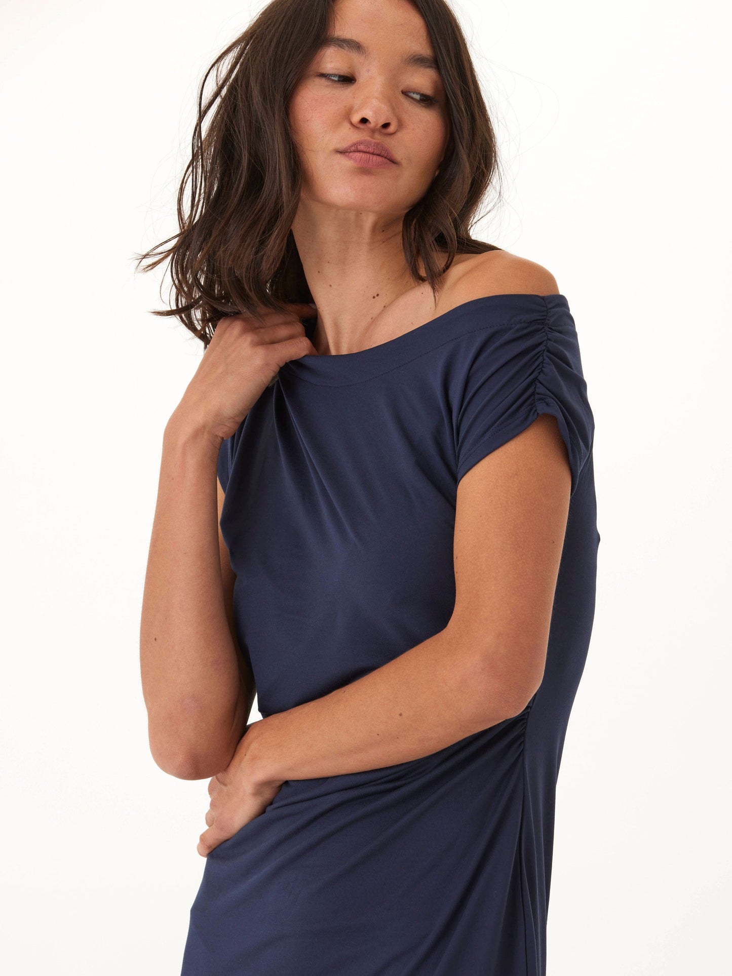Leoni Luxe Jersey Ruched Midi Dress